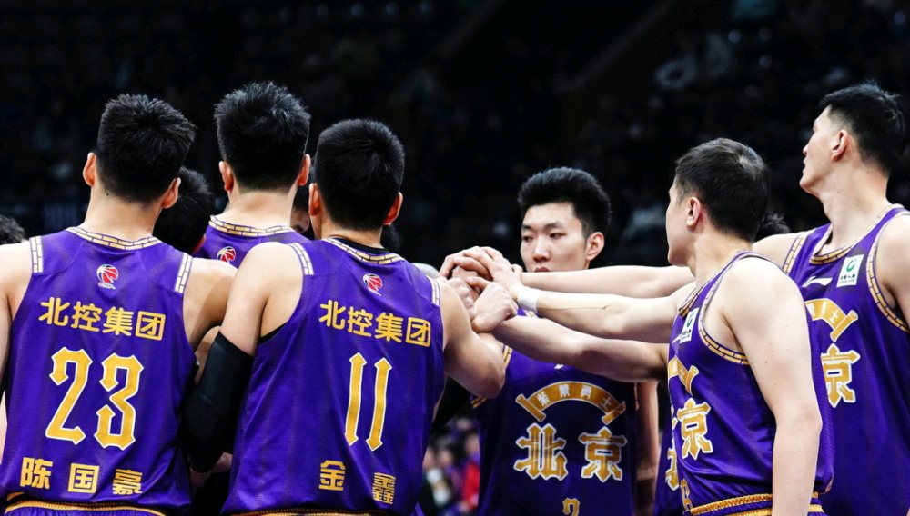 清晨巴塞罗那调整名单以备CBA常规赛，内部沟通环节打磨，管理层满意，纪律约束更严格的简单介绍